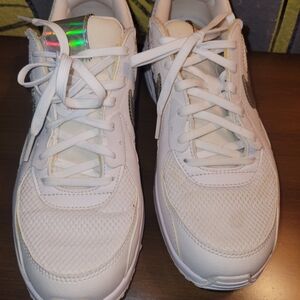 Womans Nikes sz 8.5